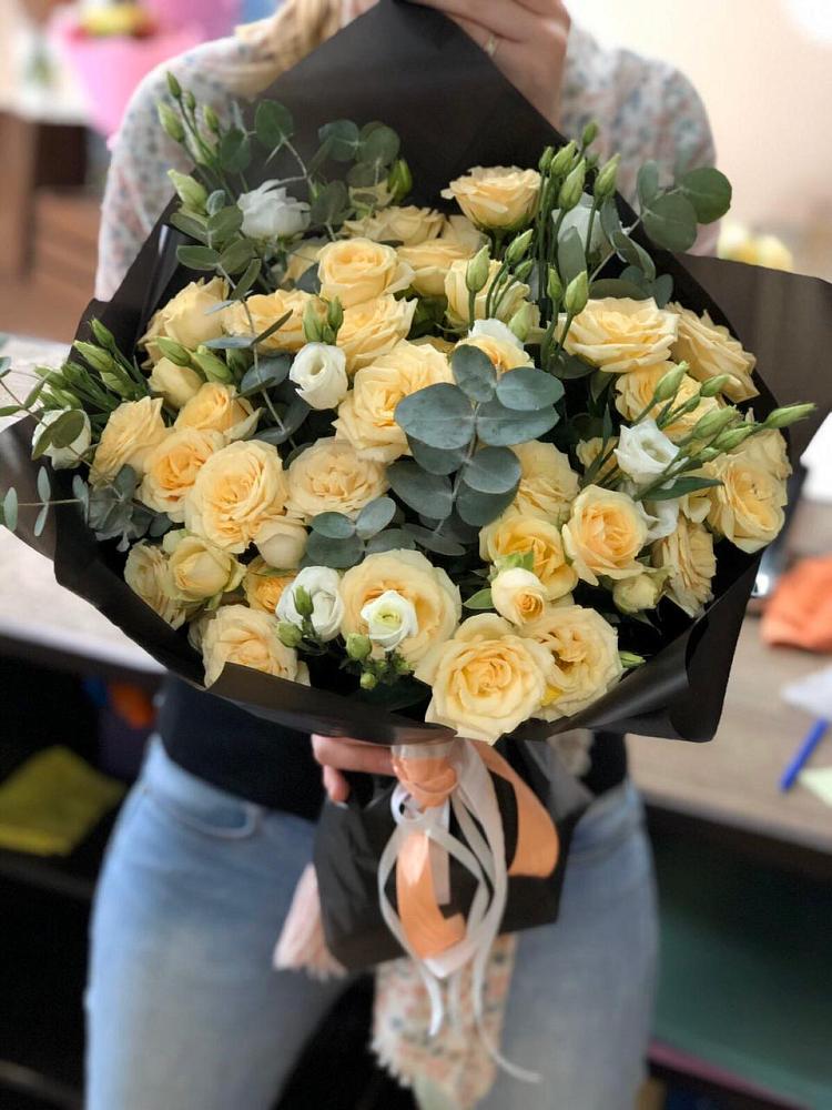 Букет цветов из: Розы и Лизиантусы в Подгородней Покровке