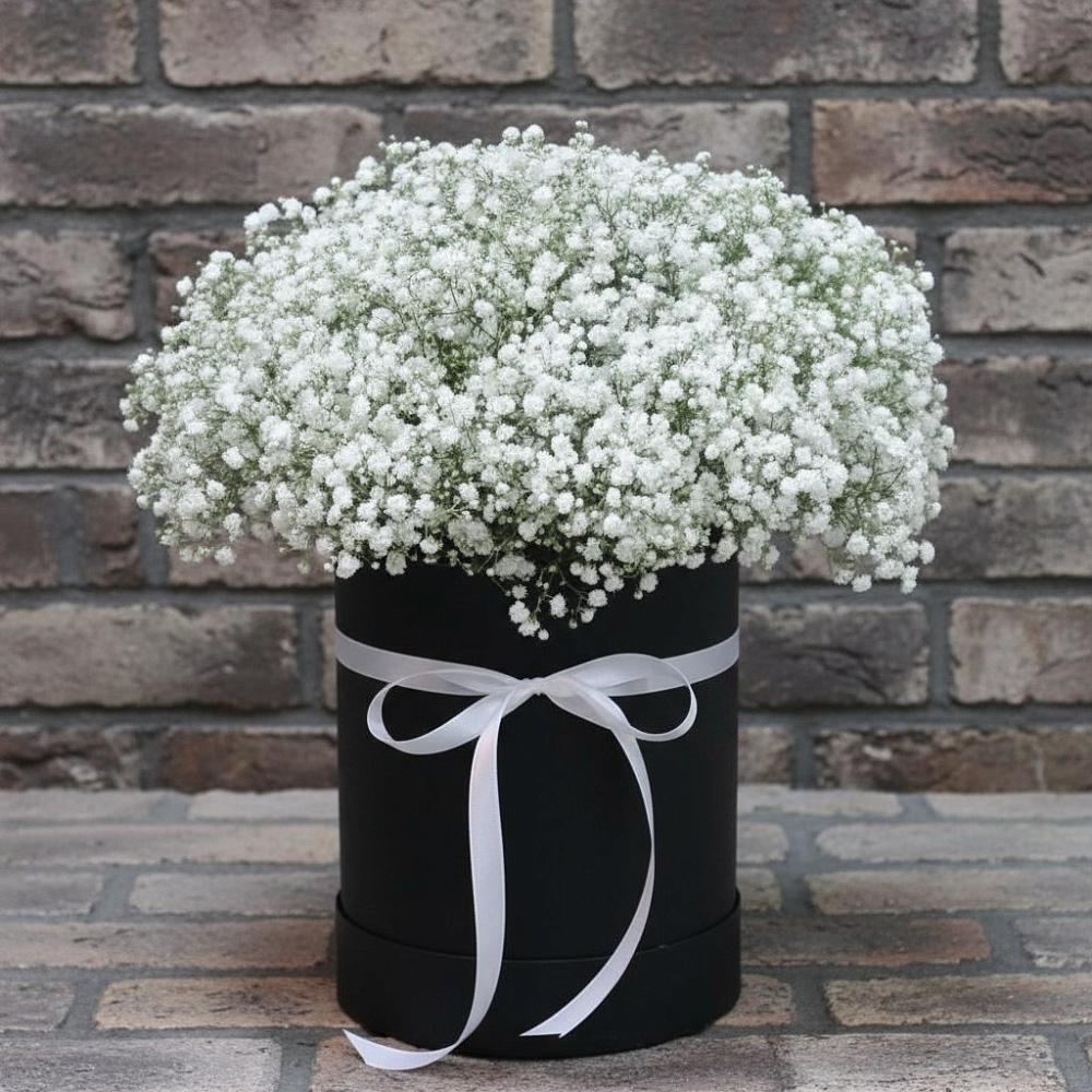 Цветочная композиция из Гипсофила в шляпной коробке в Подгородней Покровке