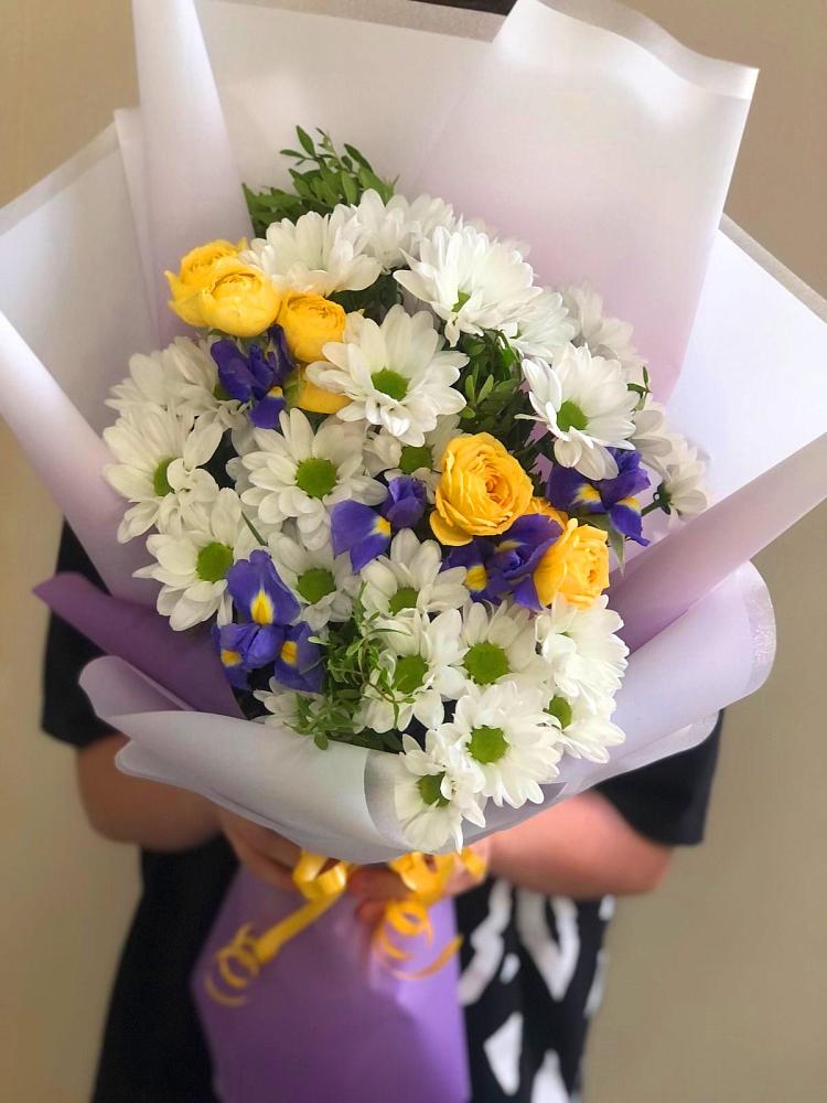 Букет цветов из: Ирисы, Хризантемы и Розы в Подгородней Покровке