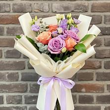 Букет цветов из:  Лизиантусы и Розы в Подгородней Покровке