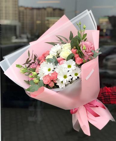 Букет цветов из: Розы, Лизиантусы и Хризантемы в Подгородней Покровке