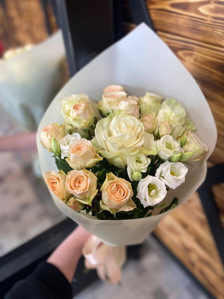 Букет цветов из: Розы и Лизиантусы в Подгородней Покровке